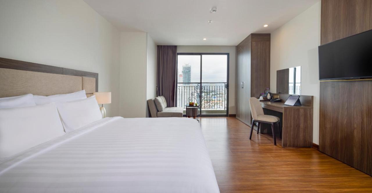 Aston Nha Trang City Hotel Esterno foto